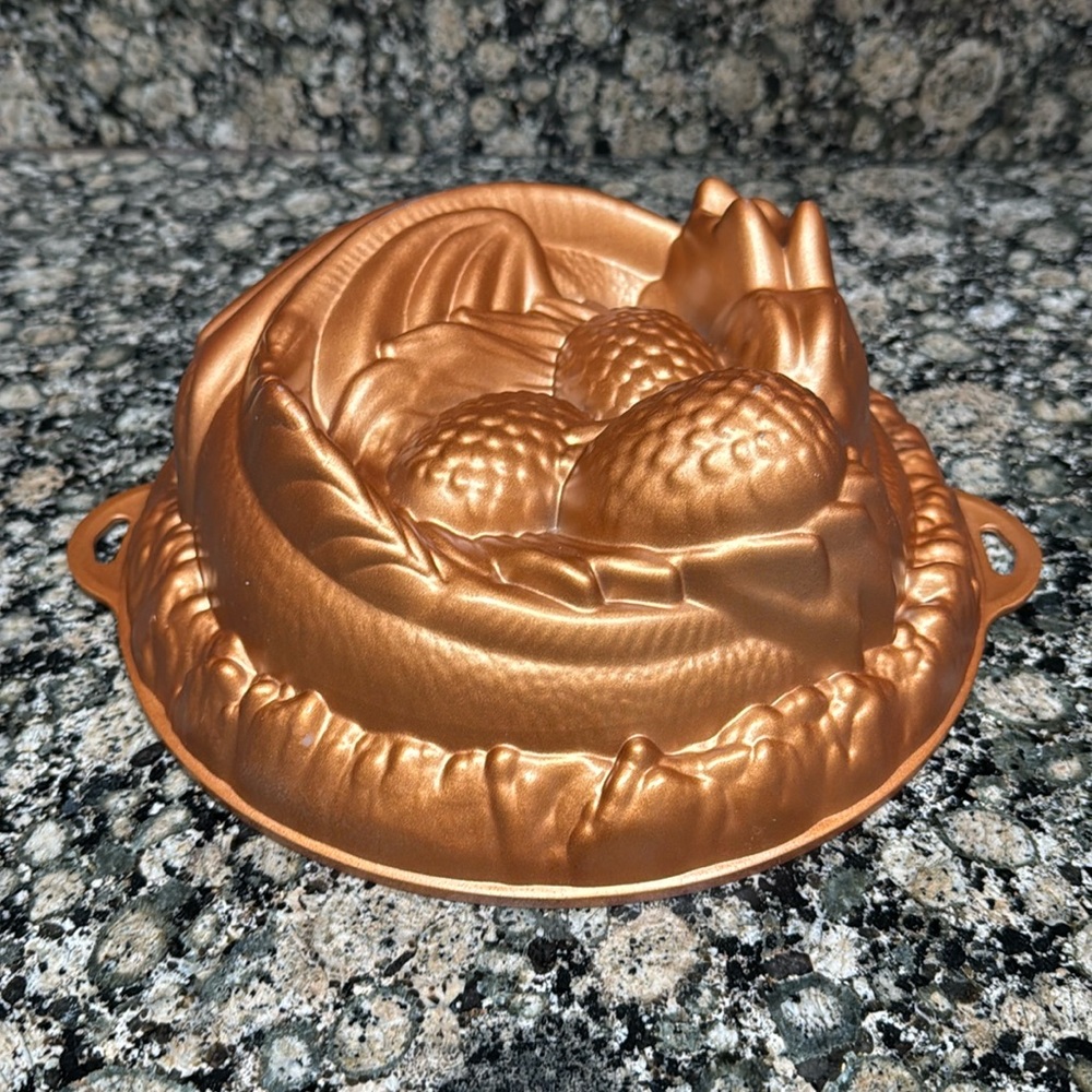 Dragon Cake Mold Bundt pan great Halloween or Game of Thrones GoT themed party